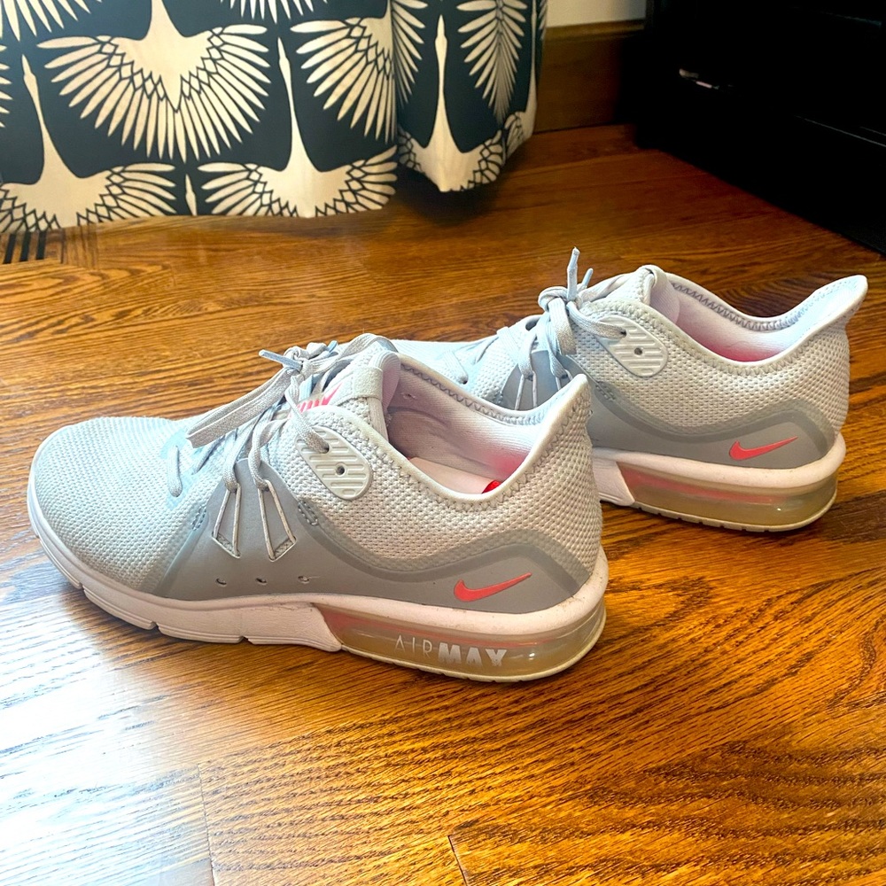 Nike Air Max Gray and Pink Tennis Shoes👟